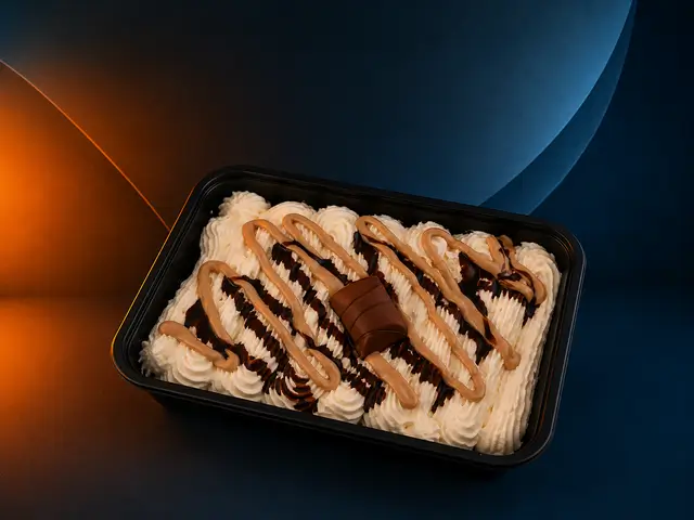 Tiramisu Kinder Bueno fait maison avec crème mascarpone et biscuits boudoirs